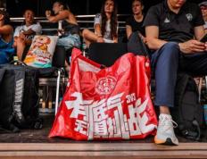  穆古鲁扎回归赛场，赛况扑朔迷离首场状态亮眼，瑞士队观众沸腾！